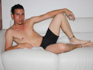 YanisTravis - Show xXx with this shaved genital area Homosexuals 