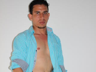 YanisTravis - Webcam live sex with this latin american Men sexually attracted to the same sex 