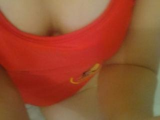 VideBites - Show live hard avec cette étonnante jeune fille bien roulée rasée sur le service Xlove 