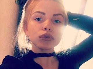 FlameAmber - Video chat x with a White 18+ teen woman 