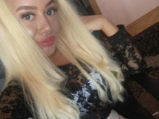 AlitaBomb - Chat cam sex with a shaved pubis Hot babe 