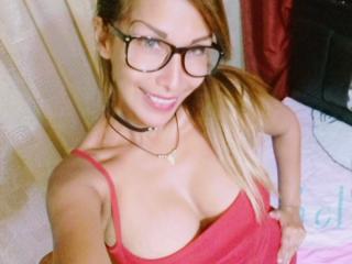 SabrinaSteff - Chat x with this shaved pussy Hot chick 