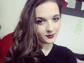 CoquineHotty - Web cam sexy avec cette éclatante jeune maîtresse sexy occidentale sur le service Brunette cam 