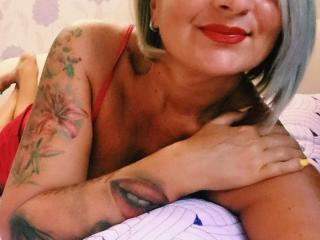 ChaudeEvely - Web cam hard with a huge tit Attractive woman 