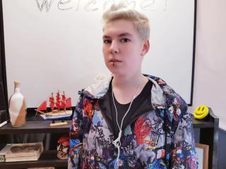 AlexCrazylicious - Webcam live hard with a platinum hair Transsexual 