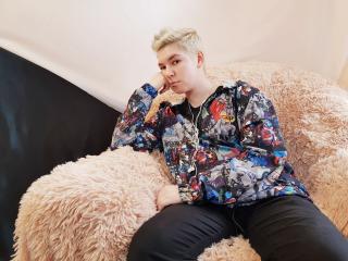 AlexCrazylicious - Live hot with a trimmed private part Trans 