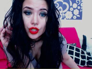 CrazyXLaura - online chat hard with this brunet Hot babe 