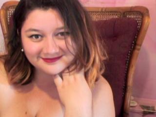 DiamondDy - Live cam exciting with a brunet Sexy girl 