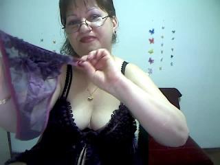 Hyllda - Live intime avec une Femmes au physique naturel sur la plateforme Boobs-Cam 