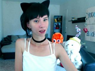 JustSmileCaress - Chat cam sex with this charcoal hair Hot chicks 