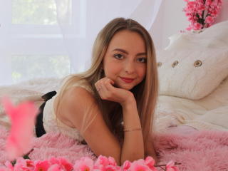 MagicSabina - Web cam sexy with a White Young and sexy lady 