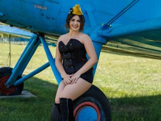 ElmiraVegas - online chat sex with a shaved pussy Sexy girl 