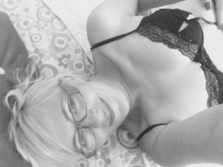 SecretOfMonica - Web cam nude with a standard body Lady over 35 