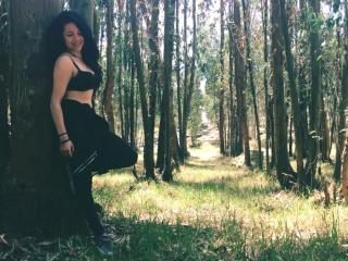 AvrilSkate - online chat hot with a latin College hotties 