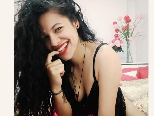AvrilSkate - Live chat exciting with this shaved pubis College hotties 