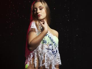 MerindaFoxy - online show sex with this Hot babe with big bosoms 