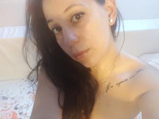 RenattaRosse - Show porn avec une Incroyable jeune beauté très sexy avec un corps équilibré sur le site Brunette cam 