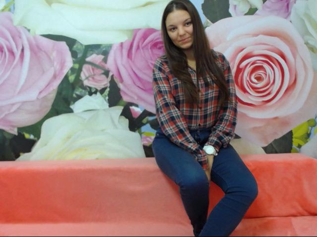 LauraJoker - Chat live sexy with this lanky Hot babe 