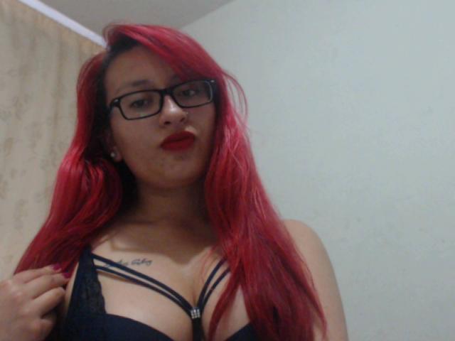 AnnieRedHot - online show hard with a so-so figure Sexy babes 