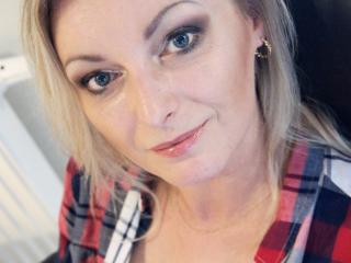 XLovelyVanessa - Show live sexy with this trimmed pubis Attractive woman 