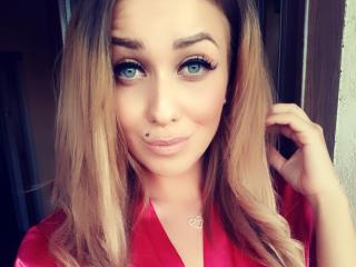 AmaSun - Web cam hot with this fit constitution Young and sexy lady 