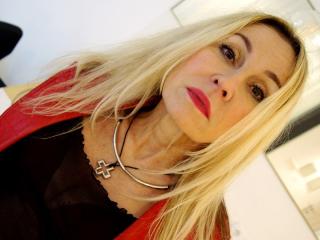 StarCrystal - Live chat intime avec cette Femme d'un certain age épilée sur le site Milf.cam 