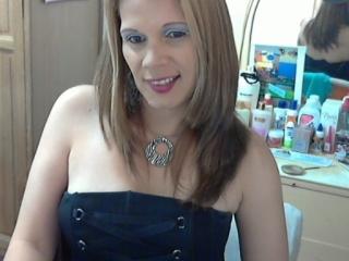 SamyFlowers - Webcam live x with a standard build MILF 