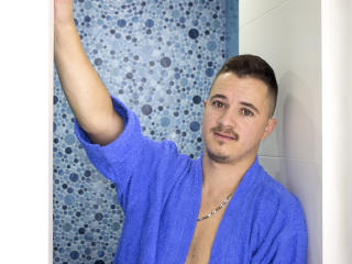 PeterMancini - Live chat sexy avec ce Gay latin lover  