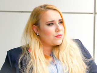 HaileyLush - Chat live exciting with this platinum hair College hotties 