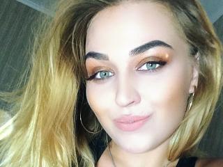 AnabellySea - Show xXx with this shaved pubis Girl 
