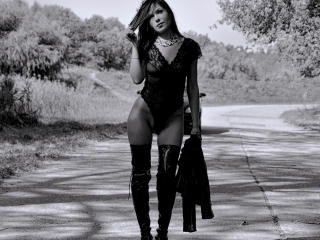 Anya - Live chat porno avec cette Resplendissante demoiselle bien roulée avec des seins de taille moyenne sur Xlove 