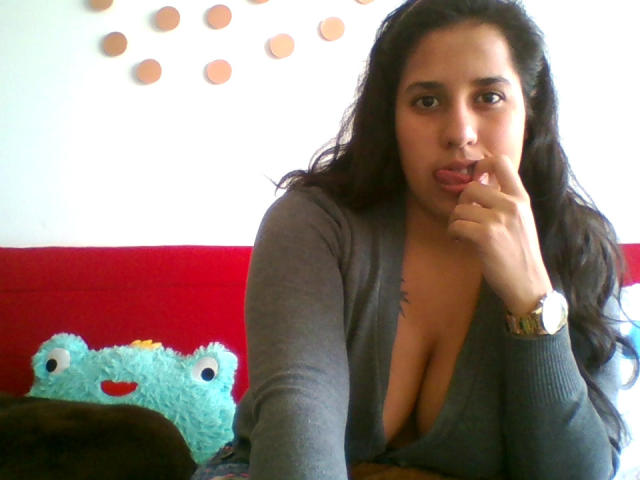 EstrellaSexyy - Webcam sexy with a latin american MILF 