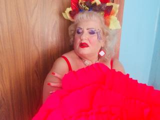 LoriKiss - Show hard avec cette Femme mature avec un grosse et belle poitrine sur le service Mature-Cam 