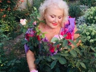 LoriKiss - Show hot with this European Lady over 35 