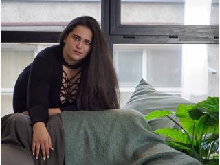 SilverMermaid - Chat cam hard with this shaved private part Young and sexy lady 