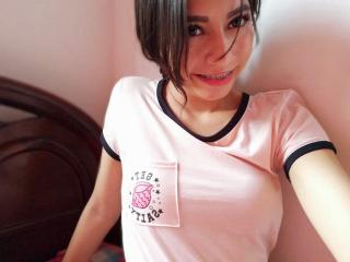 AngelYoung - Chat live hard with a dark hair 18+ teen woman 