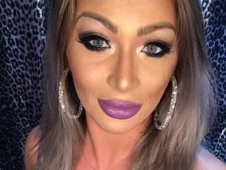 ChaudeHorny - Live cam sex with this White Porn young lady 