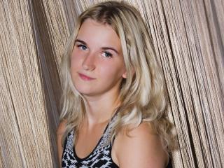 SarahWild - Chat cam sex with this lean Girl 