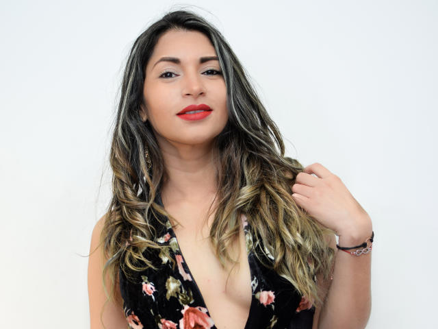 KiraLawson - online chat exciting with a standard build Sexy lady 