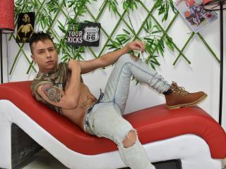 LenyHotCock - Web cam sexy with a latin american Gays 