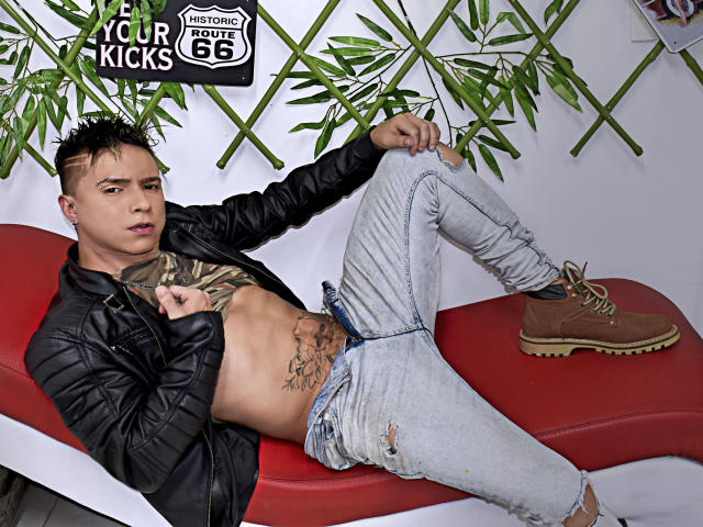 LenyHotCock - Web cam sexy with a latin american Horny gay lads 