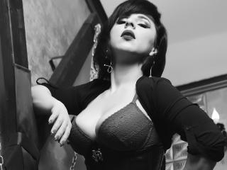 WalletsQueen - Live hot with this hot body Dominatrix 