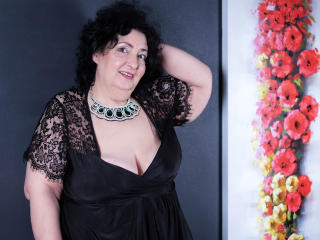 MatureDora - online show hot with a Lady over 35 with big bosoms 