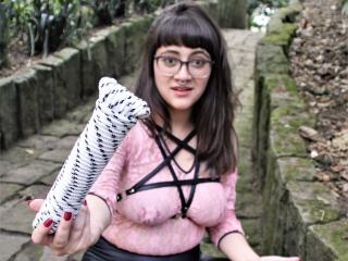 HarleyPink - Live nude with this average body Mistress 