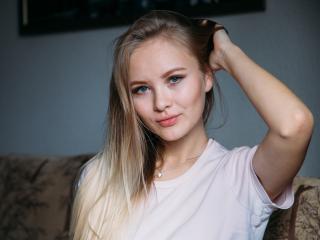 LensaKiss - online chat xXx with this Young and sexy lady with standard titties 