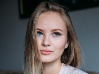 LensaKiss - online chat xXx with a shaved vagina Young and sexy lady 