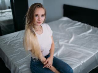 LensaKiss - online show sexy with a thin constitution Hot babe 