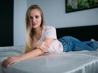 LensaKiss - online chat nude with this shaved vagina Girl 