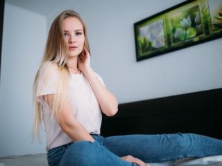 LensaKiss - online show sexy with this shaved private part Sexy girl 