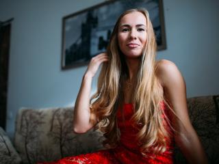 LinsyStrawberry - online show porn with this blond Young lady 